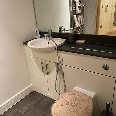 Location Near Icc, With Balcony, Wifi, Parking And Smart Tv Apartment Birmingham