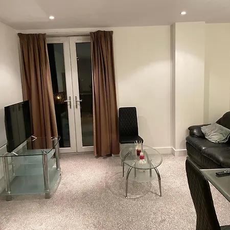 Location Near Icc, With Balcony, Wifi, Parking And Smart Tv Apartment *